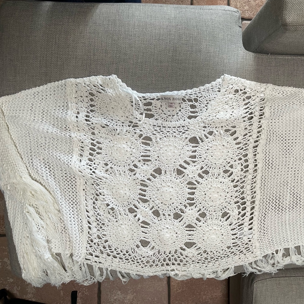 Knox Rose knitted white poncho